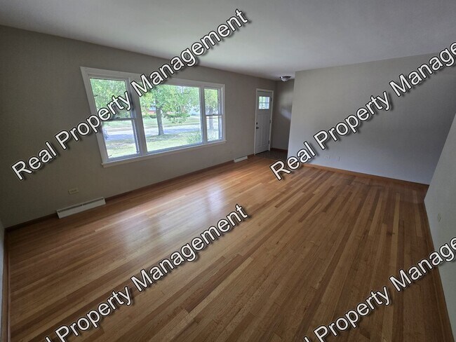Foto del edificio - Three Bedroom Ranch