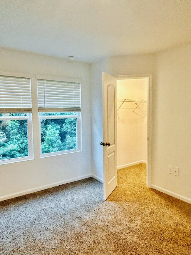 Building Photo - 9011 Alpine Aster Rd