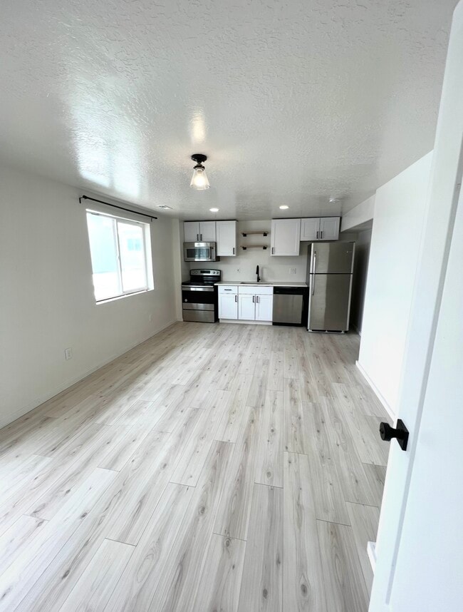 Kitchen - 7204 N Green Pasture Ln