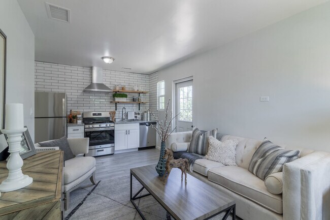 Foto del edificio - 1649 E Oak St