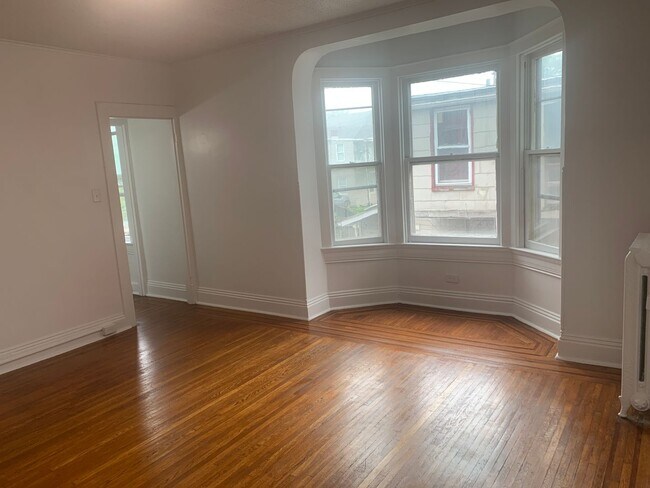 Foto del edificio - 2nd Floor Apartment West End York City