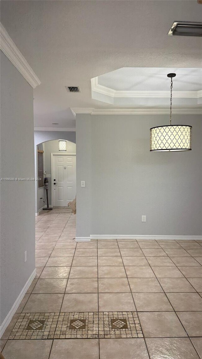 Building Photo - 5060 SW 136th Ave