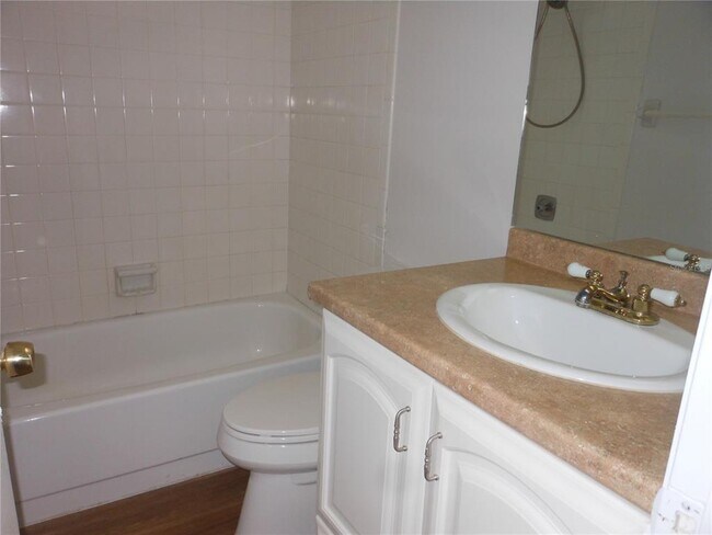 Building Photo - 211 Nina Way