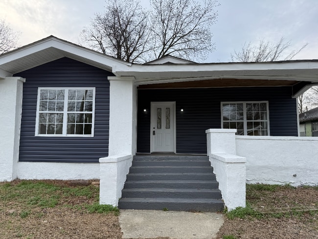 Building Photo - 2510 Oak St