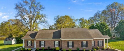 Building Photo - 1335 Farmfield Ln