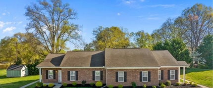 Building Photo - 1335 Farmfield Ln