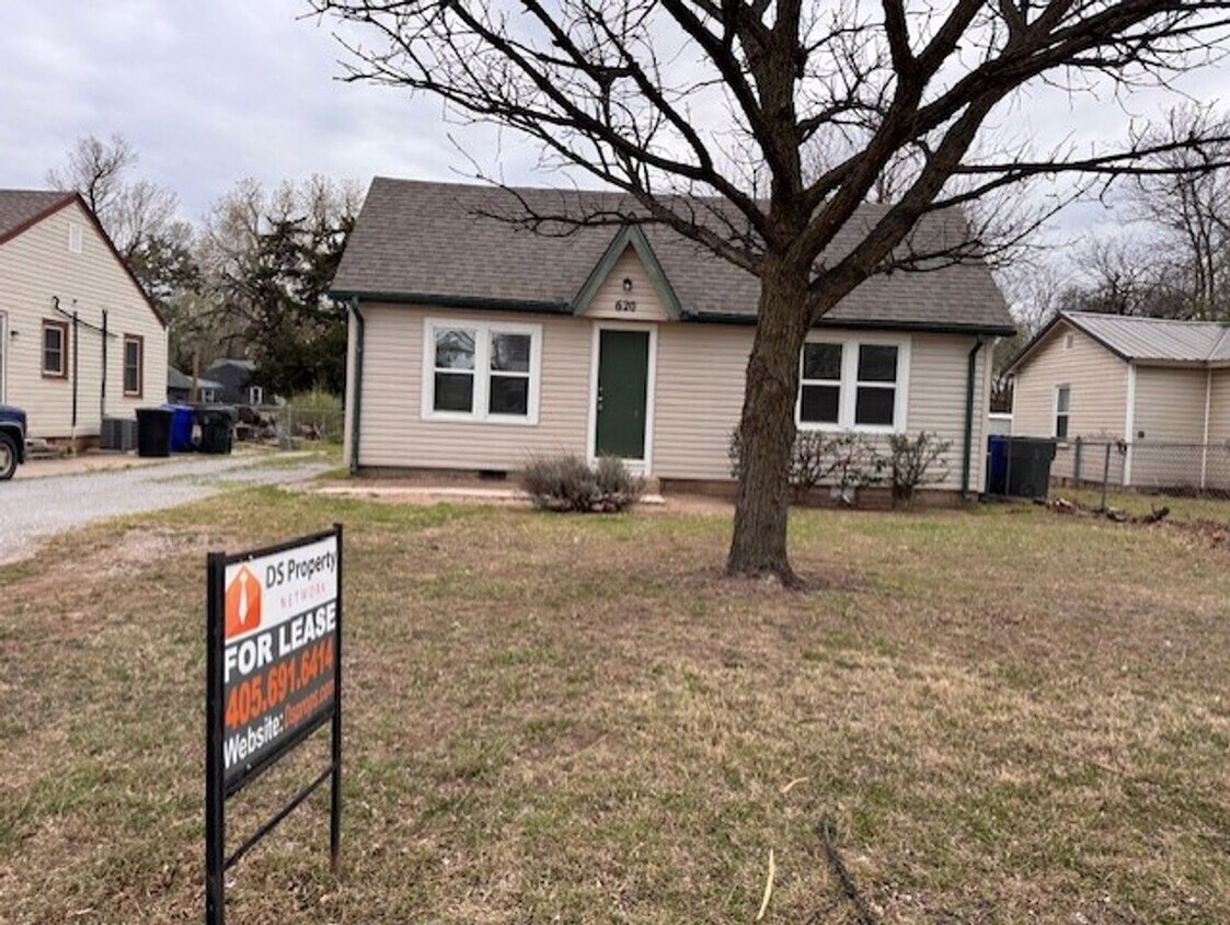 2 bed one bath, great outdoor features, great location close to all Norman has to offer! - 2 bed one bath, great outdoor features, great location close to all Norman has to offer!