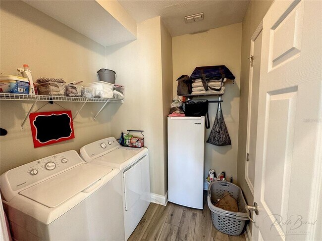 Building Photo - 718 Terrace Spring Dr