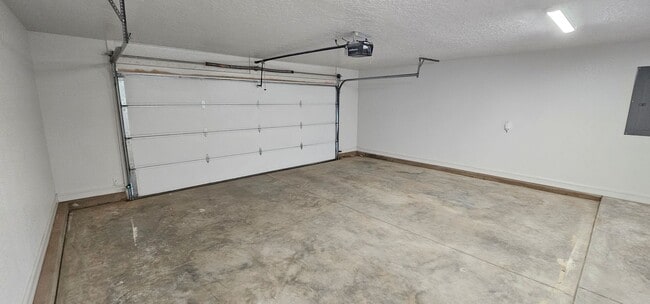Building Photo - Beautiful 3 bedroom, 2 bath home for rent