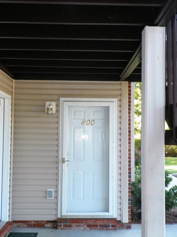 Building Photo - 800 Westbrook Ct