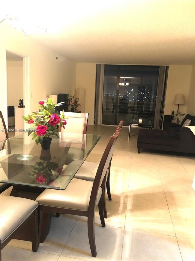 Foto del edificio - 3300 NE 192 St