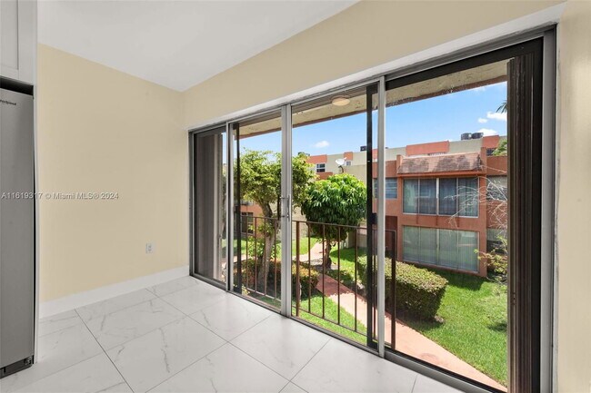 Foto del edificio - 9390 W Flagler St