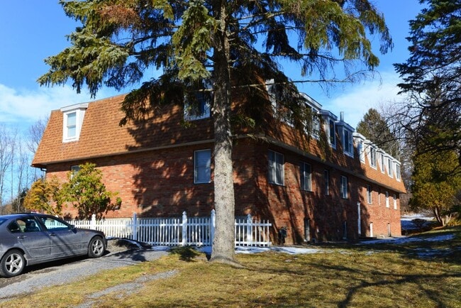 Building Photo - 426 Winthrop Dr