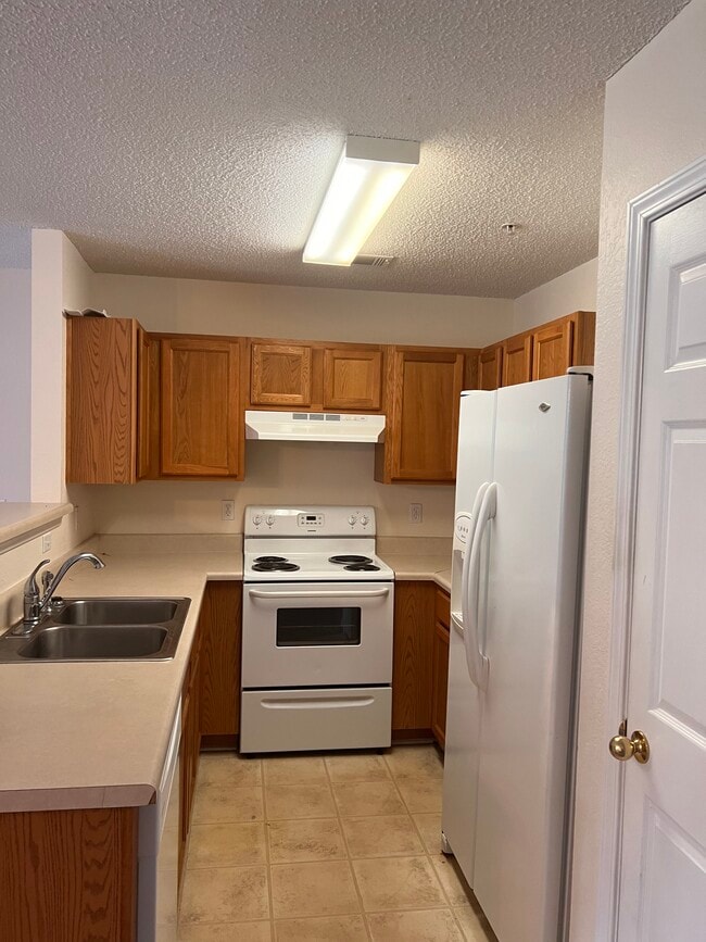 Building Photo - 240 Swaying Pine Ct