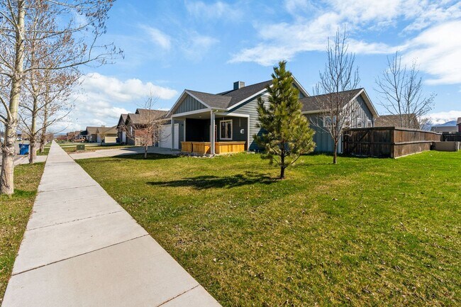 Foto del edificio - Gorgeous 4 Bedroom Home in Ryen Glenn