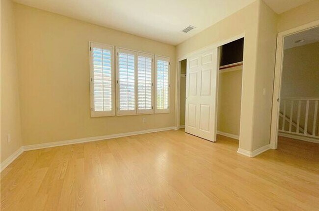 Building Photo - 6 Gala Ct