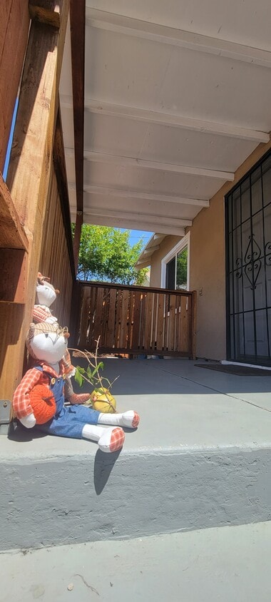 covered porch - 110 N San Marino Ave