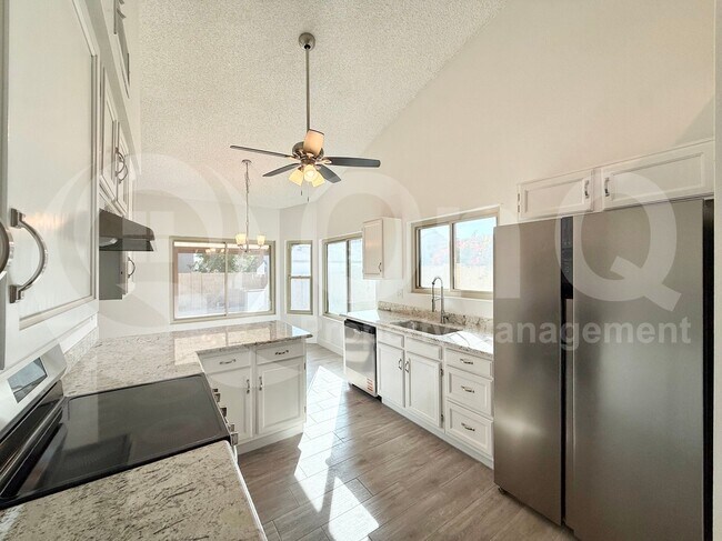 Foto del edificio - 8709 W Cambridge Ave