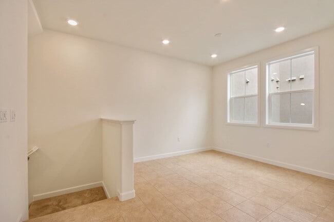 Building Photo - Charming Yorba Linda Townhome
