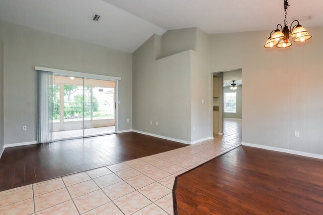 Building Photo - 2244 Rio Cir