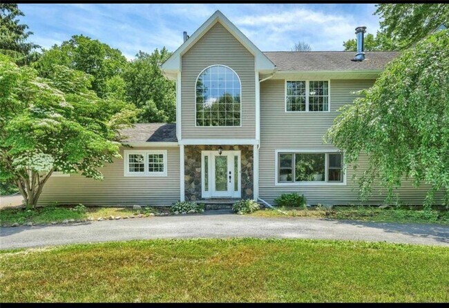 Foto del edificio - 7 Shannon Ln