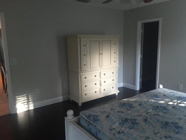 Foto del edificio - 4135 Bay Laurel Way
