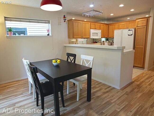 Building Photo - 3 br, 2.5 bath House - 1315 NE Kinney St.