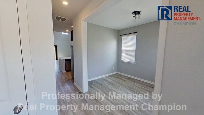 Photo - Beautiful and Spacious End Unit Townhouse