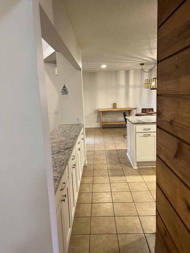 Building Photo - 1818 W Ora Dr