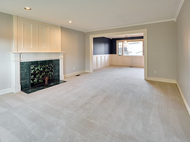 Building Photo - 13733 SW Hiteon Dr