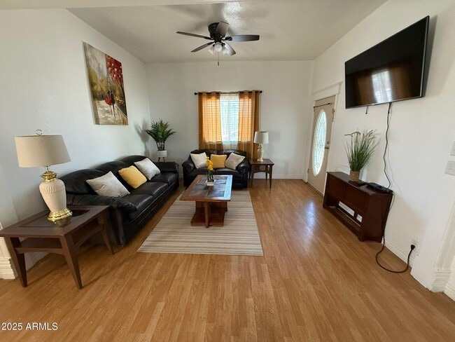 Foto del edificio - 851 E 9th St