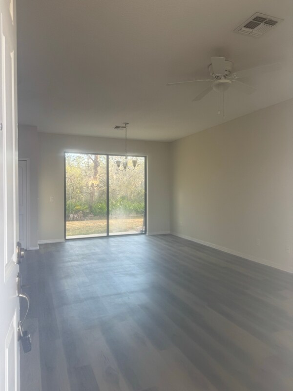 Foto del edificio - 1211 Chervil Dr