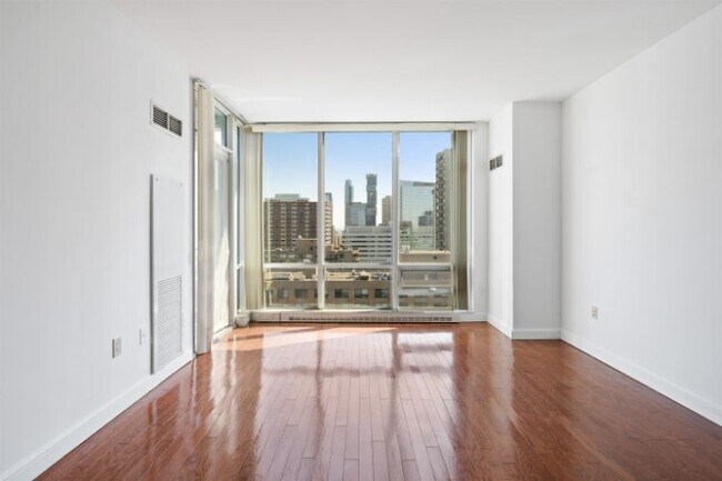 Foto del edificio - 20 Newport Pkwy