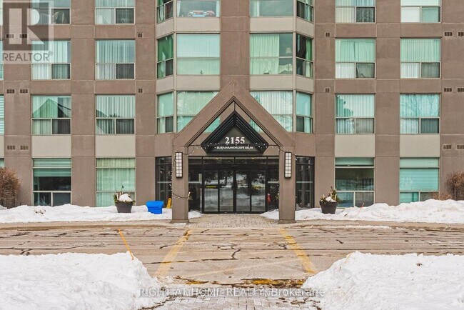 Building Photo - 2155 Burnhamthorpe Rd W