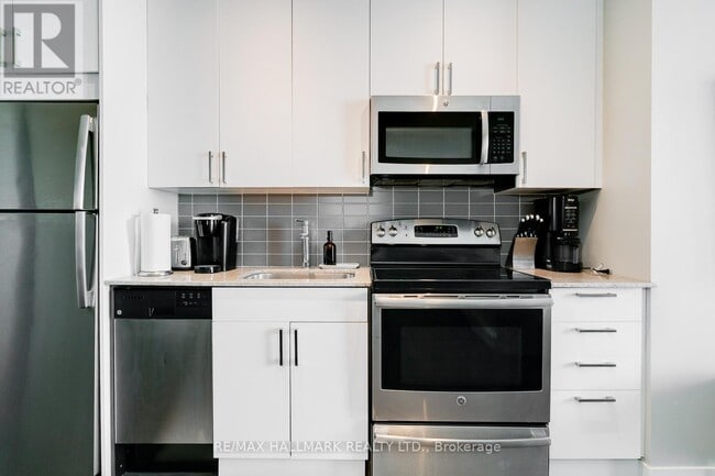 Building Photo - 2055 Danforth Ave