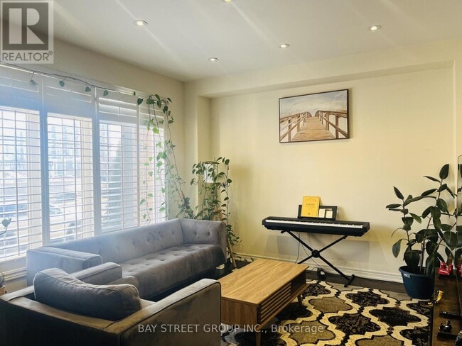 Building Photo - 571 Sixteen Mile Dr