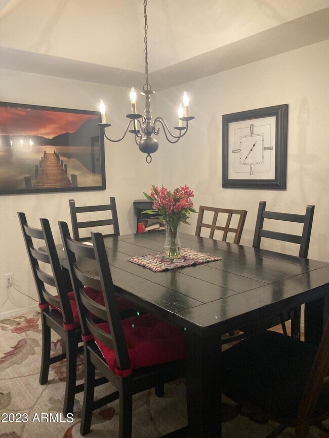 Foto del edificio - 9430 E Mission Ln