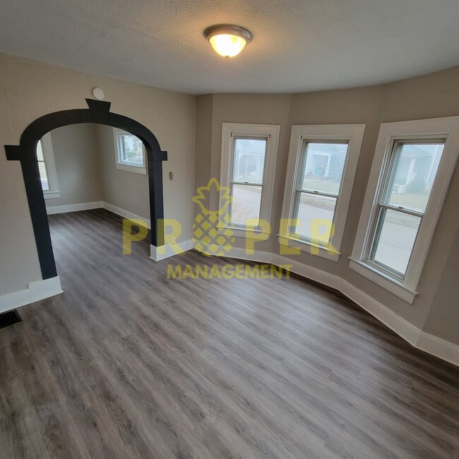 Building Photo - Stunning 3 Bed, 1 Bath Home on corner lot!