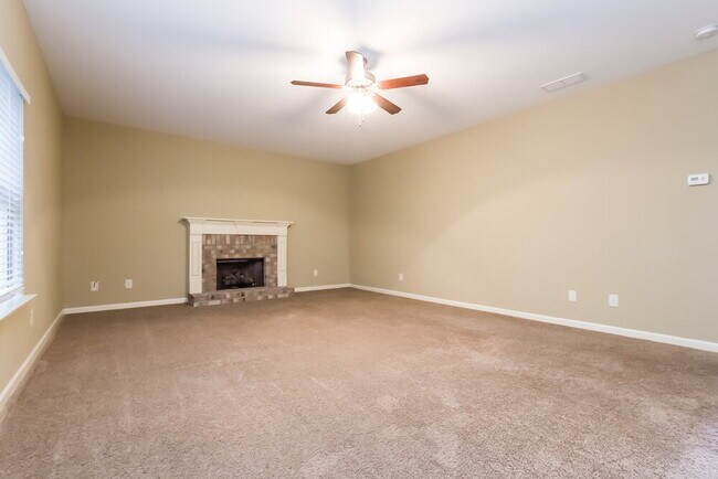 Foto del edificio - 335 Holbrook Dr