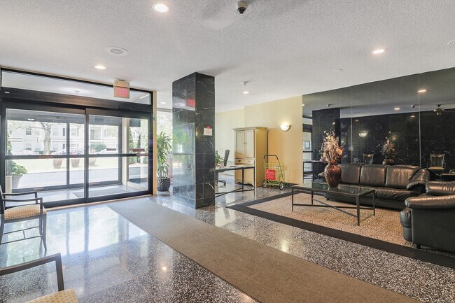 Building Photo - 65 Glenbrook Rd