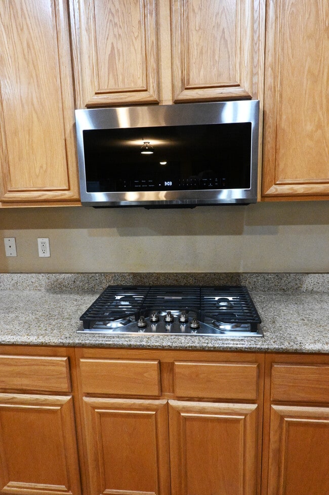 New 5 burner cooktop and new microwave oven - 3204 Villa Pisani Ct