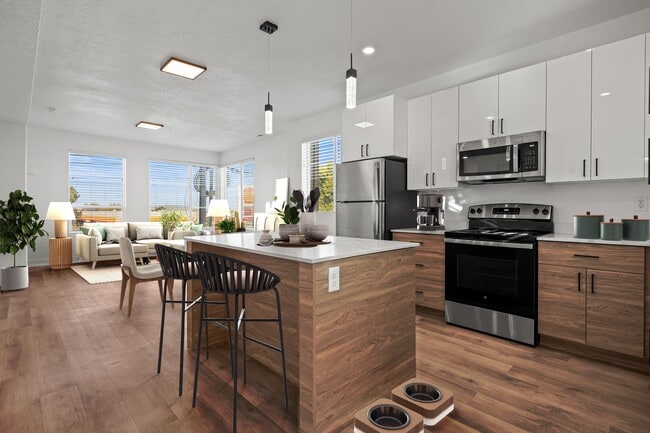 Cocina/sala de estar de concepto abierto - Greens by Lotus Townhomes