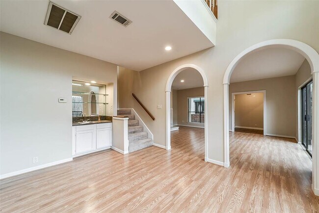 Building Photo - 2476 Bering Dr