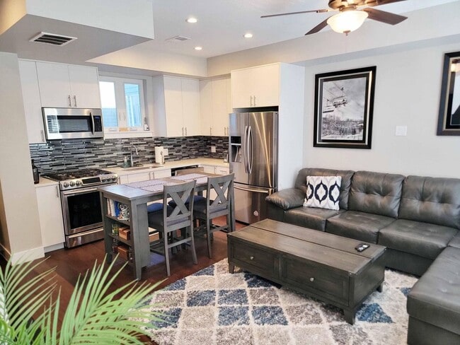 Building Photo - 3735 Kalamath St