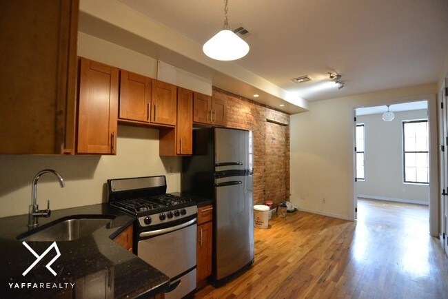 Foto del edificio - 183 Graham Ave