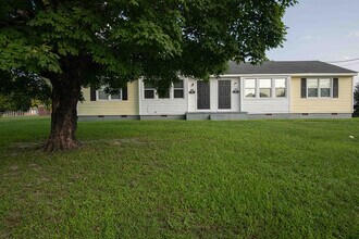 Building Photo - 322 Starling St