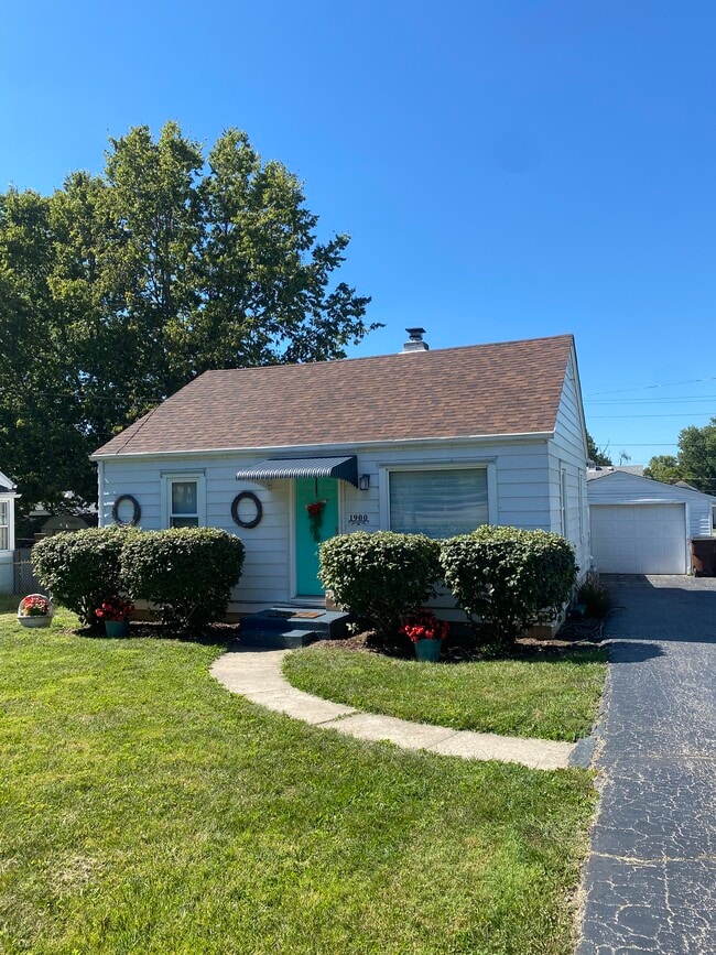 Building Photo - 1900 Dix Rd