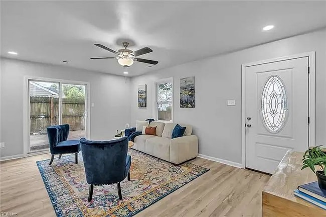 Foto del edificio - 901 Lasser Dr