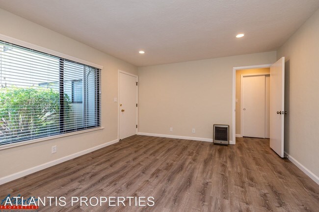 Building Photo - 1280 Brookfield Ave