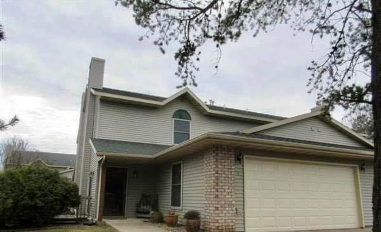 Primary Photo - 264 White Oak Ave